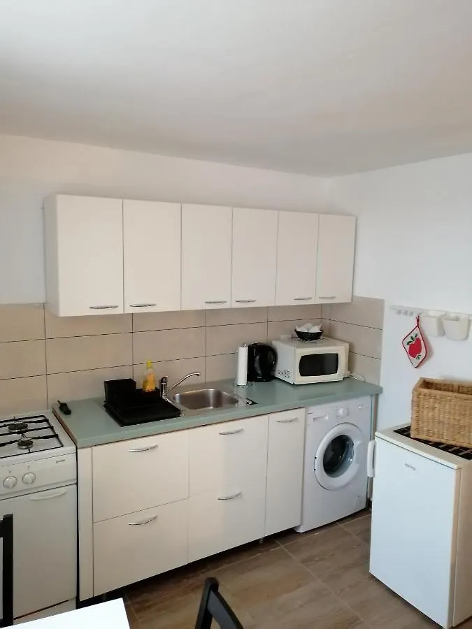 Studio Apartman Nona Angela-Valun Cres